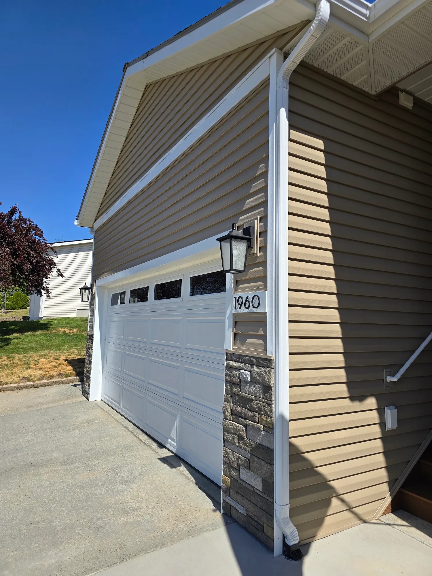 Siding replacement, after photo 13